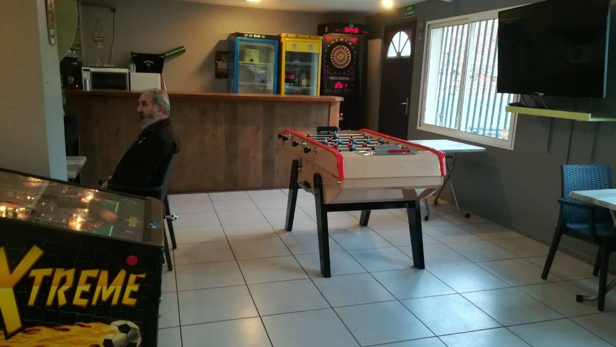 Nos jeux en dépôt dans le café l'Avenir (Saint-Pierre de Bailleul)